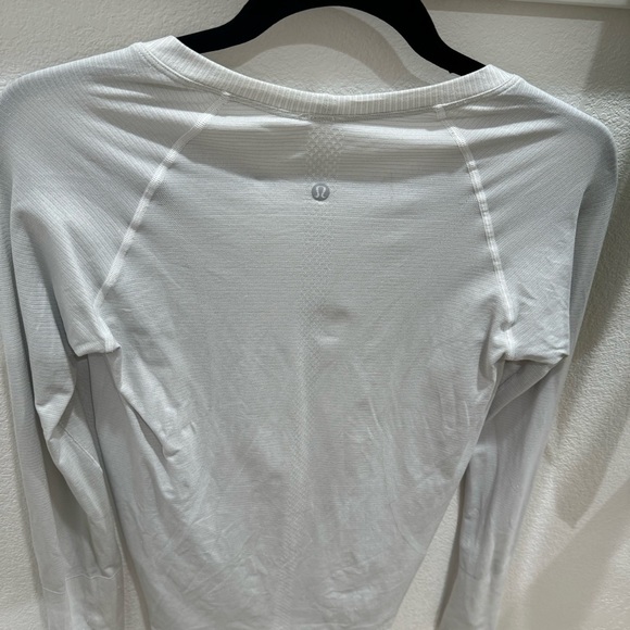 Lululemon swiftly tee white sparkly size 8 - Picture 6 of 8